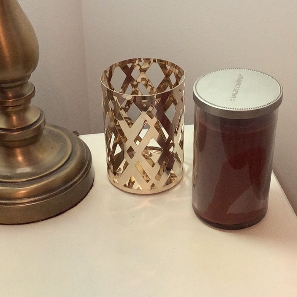 Yankee Candle Mountain Lodge Medium Pillar Candle with Gold-tone Jar Sleeve 12oz